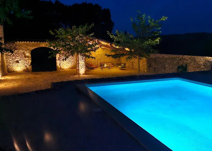 Beautiful With Large Swimming Pool Within Walking Distance Of A Charming, Lively Village Goudargues