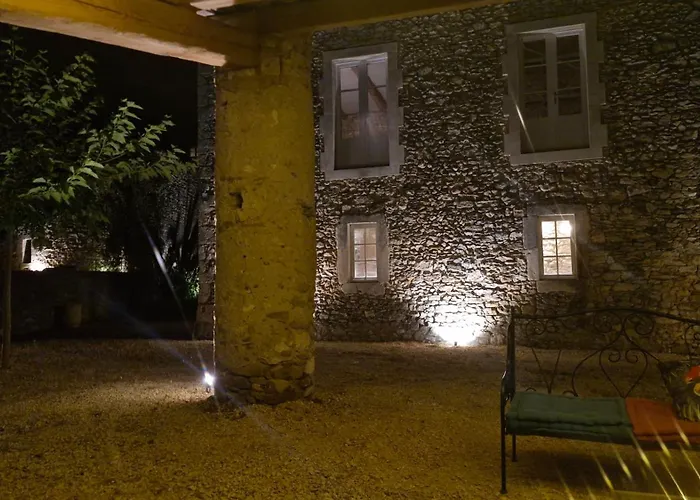 Beautiful With Large Swimming Pool Within Walking Distance Of A Charming, Lively Village Goudargues