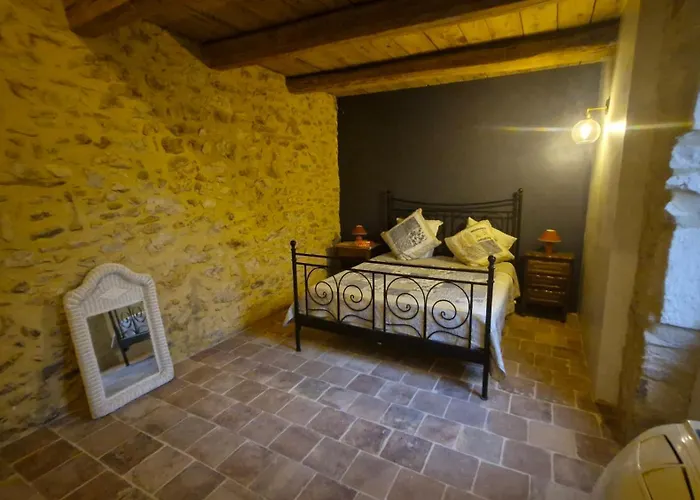 Beautiful With Large Swimming Pool Within Walking Distance Of A Charming, Lively Village Dom wakacyjny