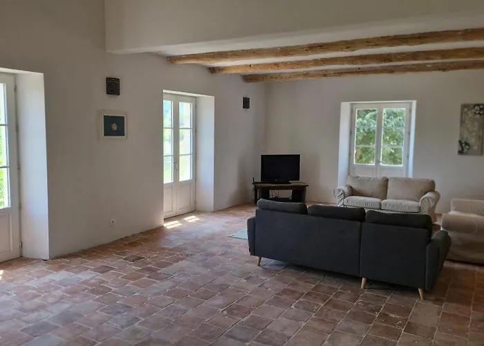 Beautiful With Large Swimming Pool Within Walking Distance Of A Charming, Lively Village Nyaraló Goudargues