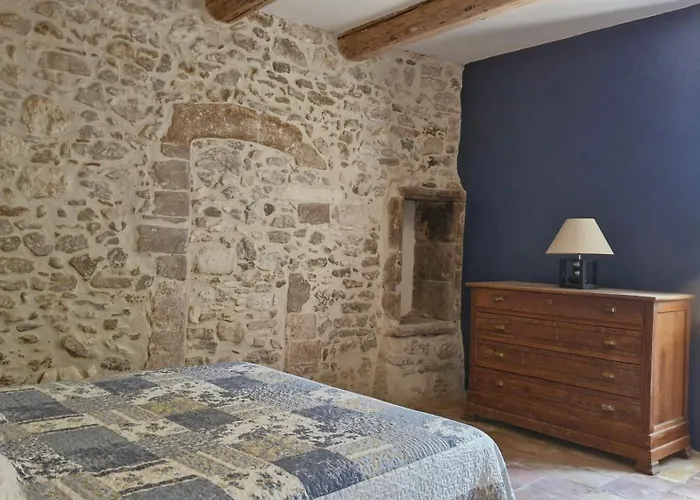 Dom wakacyjny Beautiful With Large Swimming Pool Within Walking Distance Of A Charming, Lively Village Goudargues