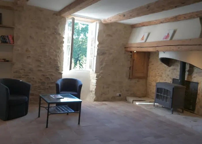 Dom wakacyjny Beautiful With Large Swimming Pool Within Walking Distance Of A Charming, Lively Village Goudargues